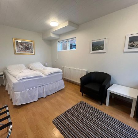 אקורירי Glaesibaer 2 Guesthouse And Horsefarm מראה חיצוני תמונה