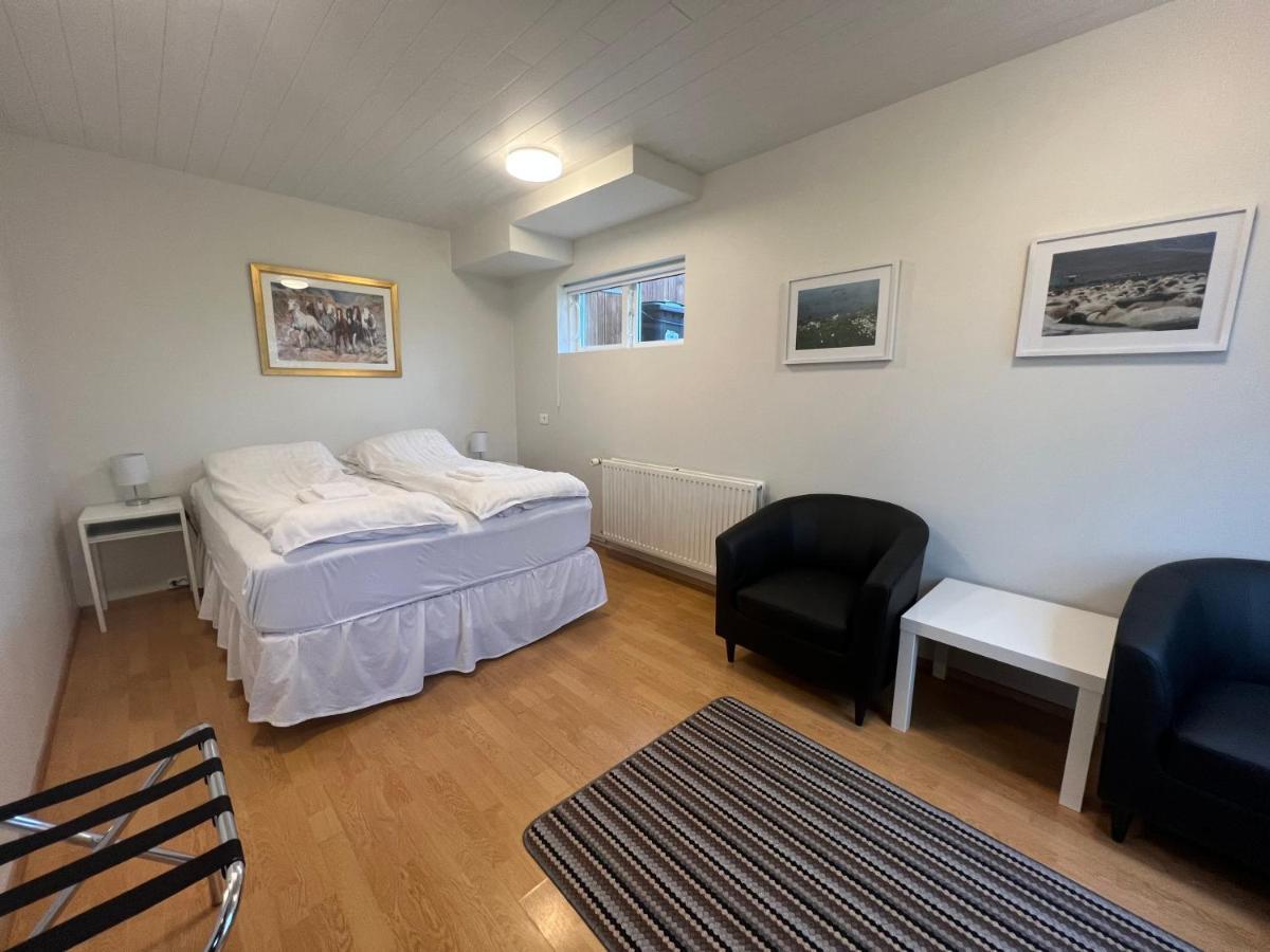 אקורירי Glaesibaer 2 Guesthouse And Horsefarm מראה חיצוני תמונה